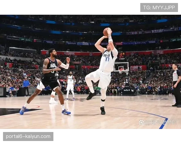 快船主场大胜独行侠锁定太平洋区头名，莱昂纳德高效砍下35分